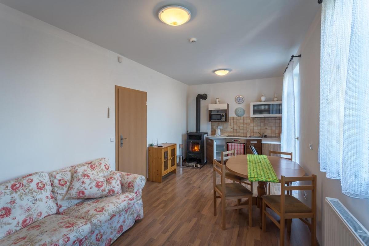 Apartment Nivy Alice A Petra Jandovych Valentova