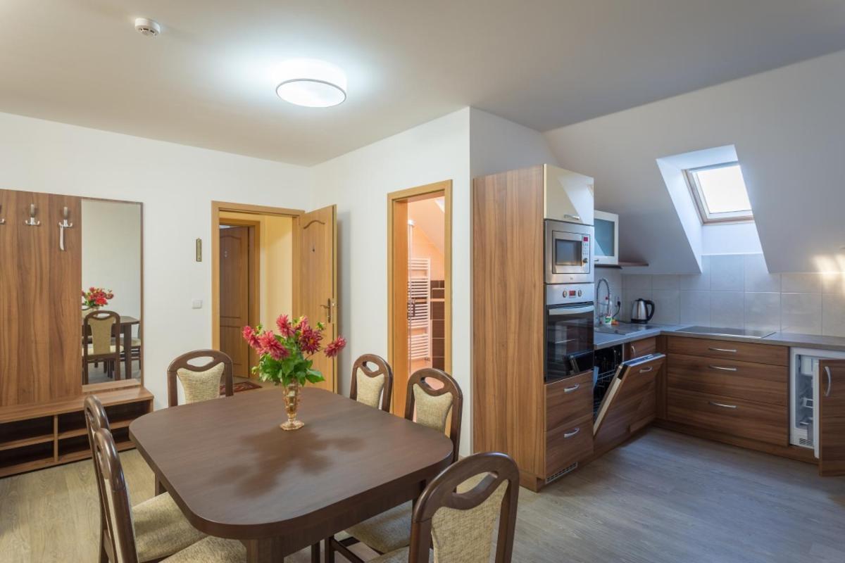 Apartment Nivy Alice A Petra Jandovych *