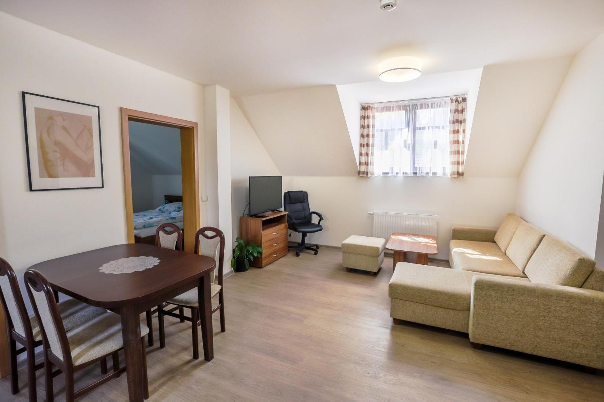 Nivy Alice A Petra Jandovych Apartment Valentova