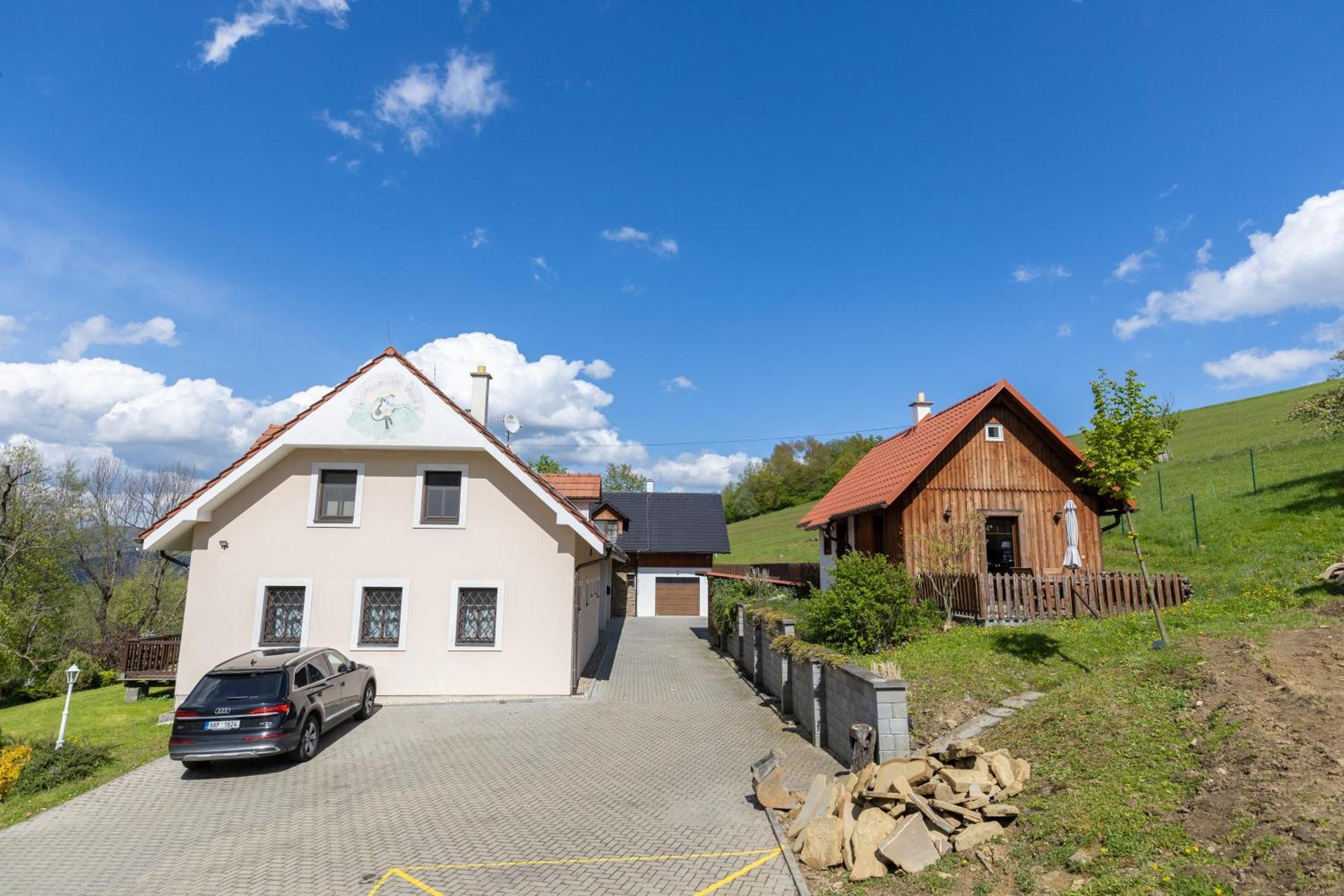 Nivy Alice A Petra Jandovych Apartment *