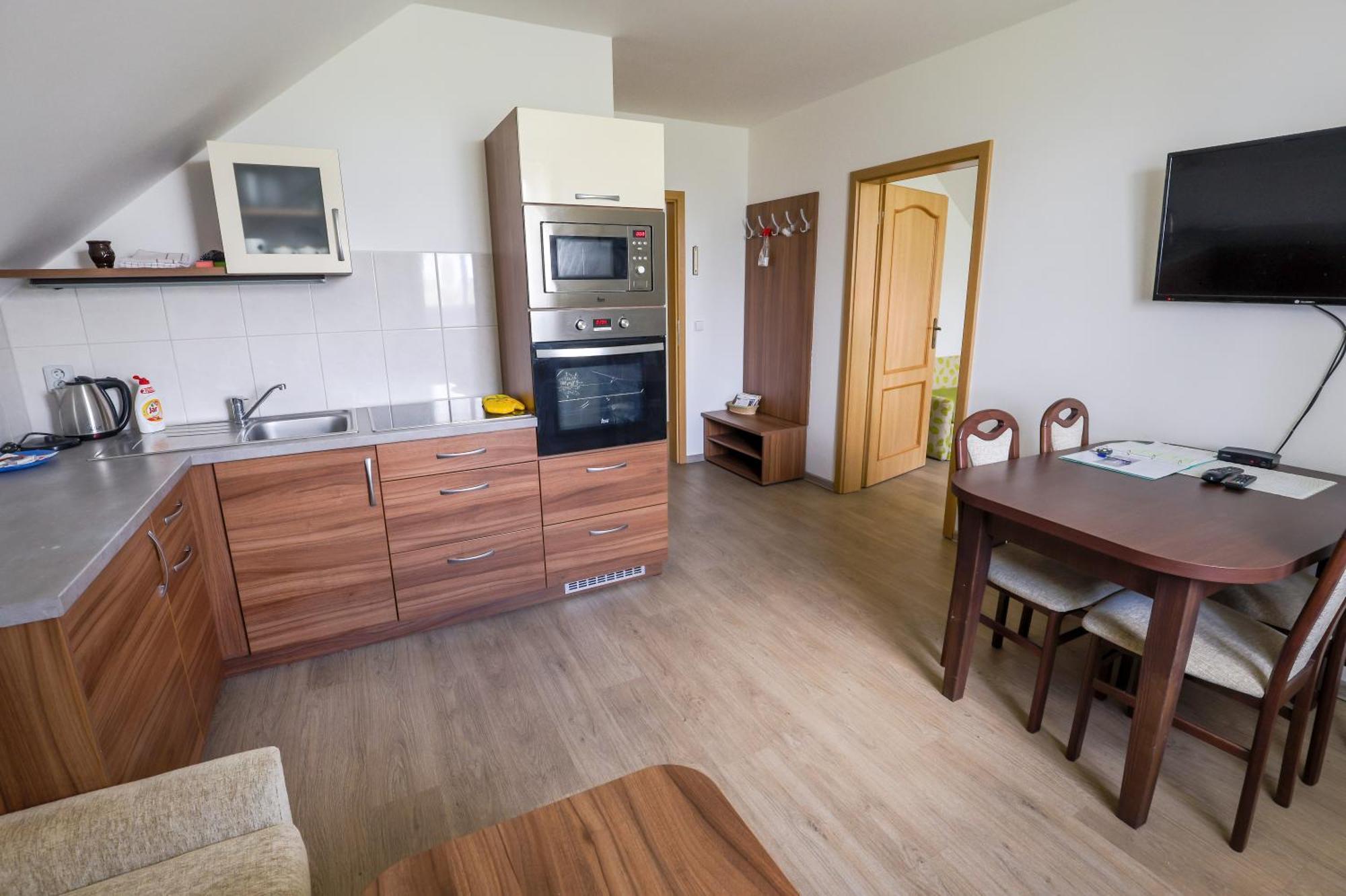 Nivy Alice A Petra Jandovych Apartment Valentova