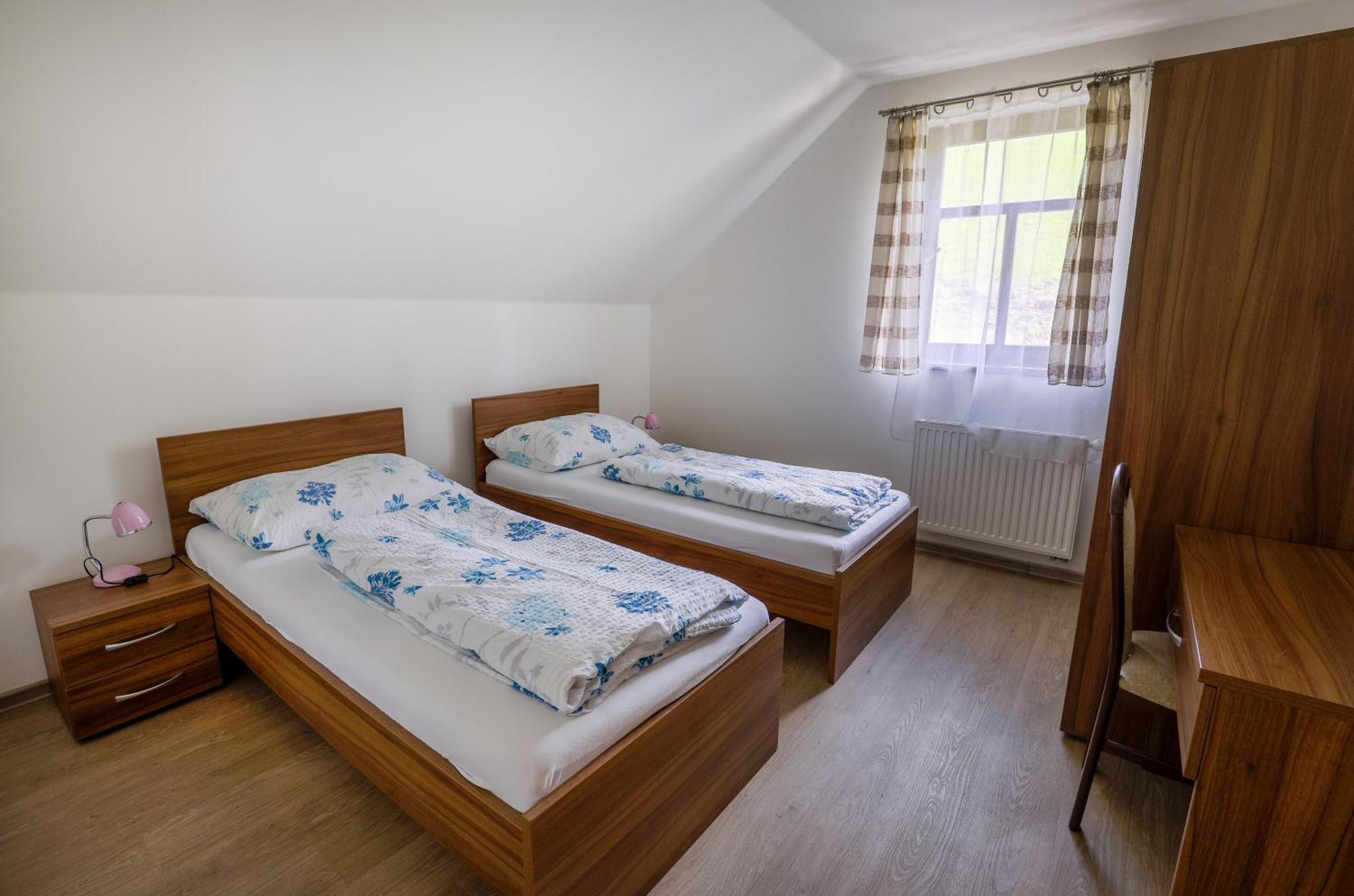 Nivy Alice A Petra Jandovych Apartment
