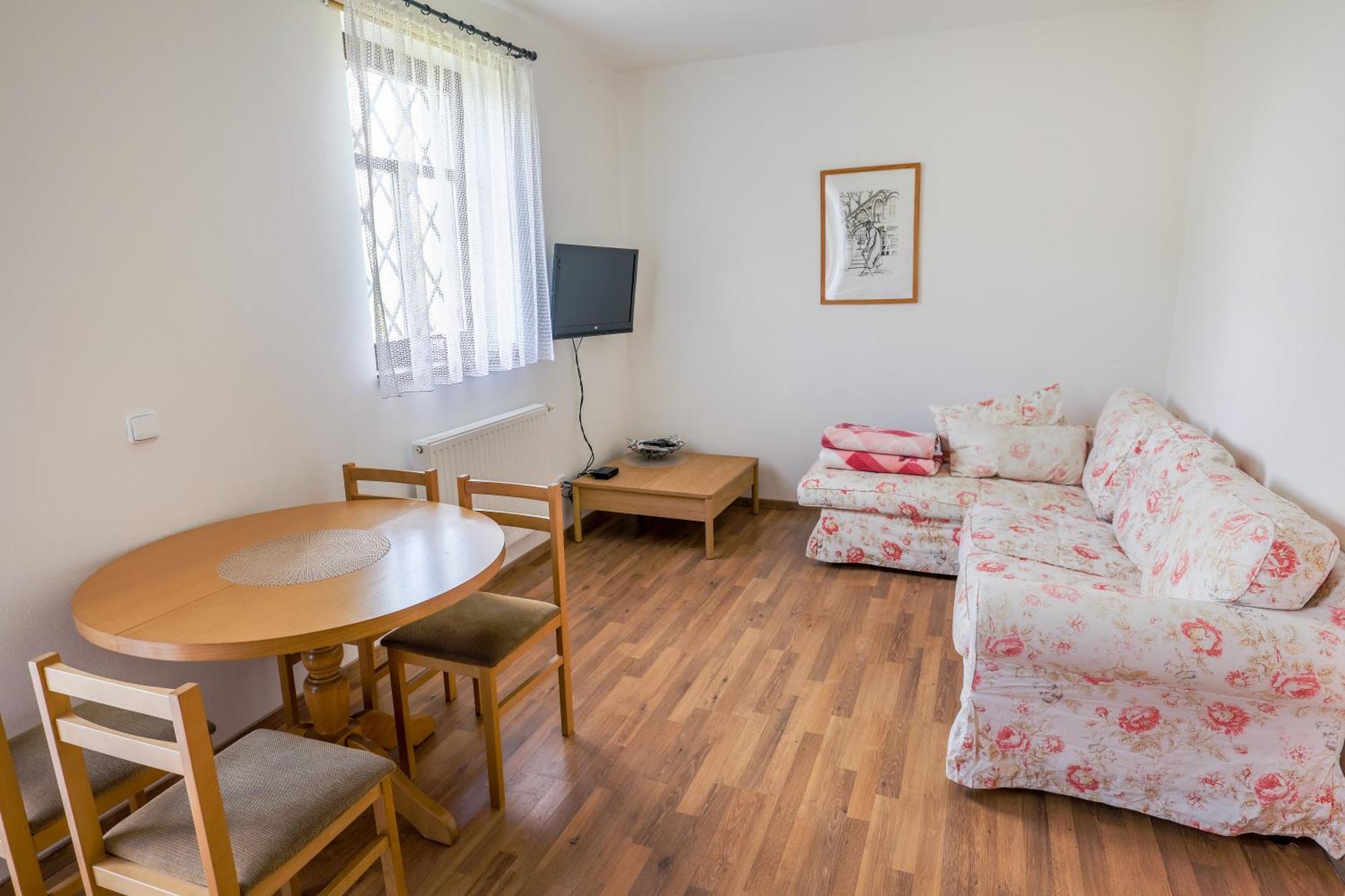 Nivy Alice A Petra Jandovych Apartment *